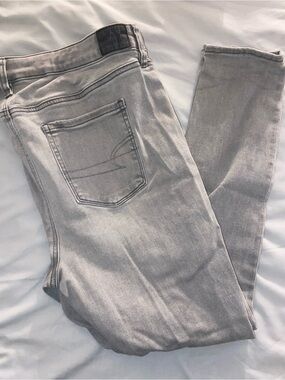 American Eagle Light Gray Women's 16 Short Distressed High Rise Jegging